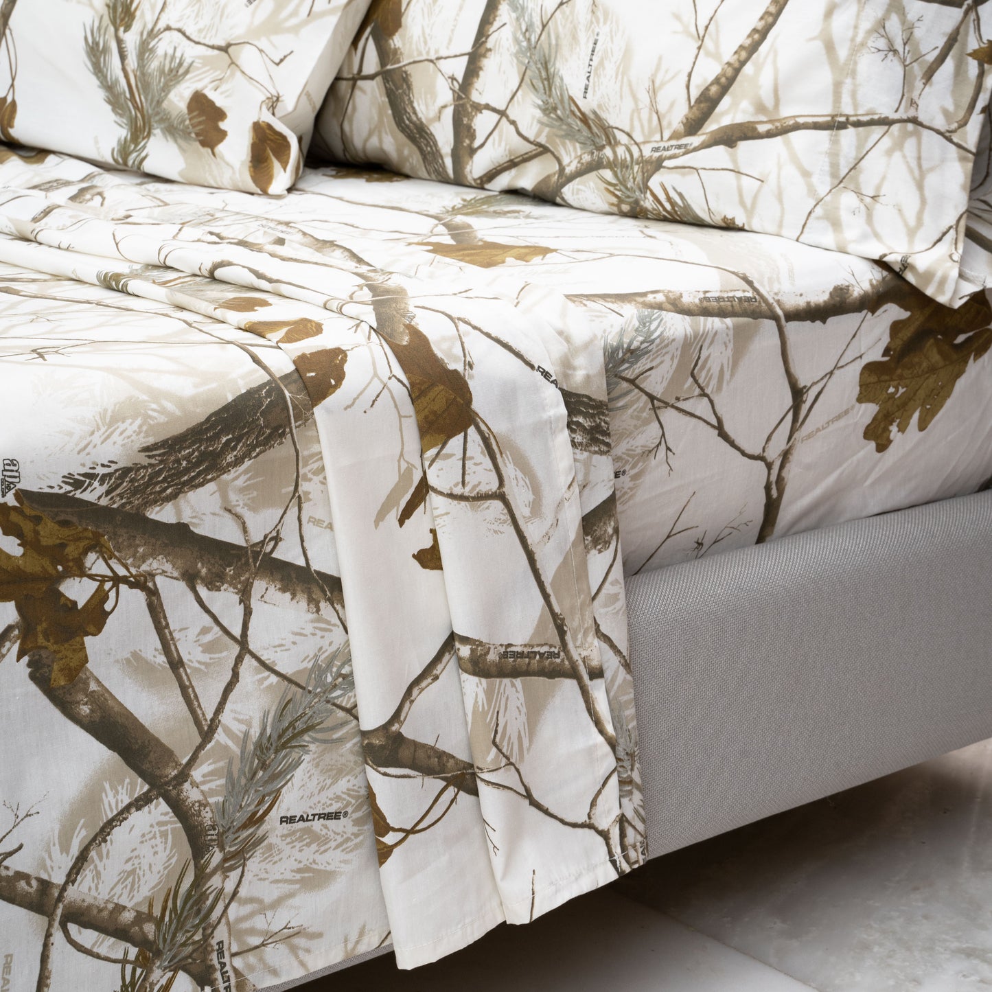Realtree - All Purpose Snow - Camo Modern Snazzy Sheet Set For Bedding